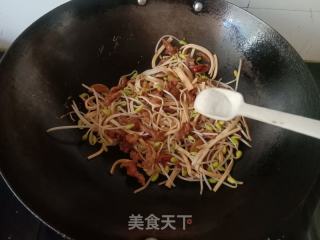 千张豆芽炒肉的做法步骤：7