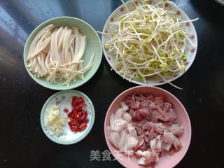 千张豆芽炒肉的做法步骤：1
