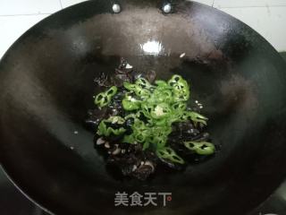 青椒炒黑木耳的做法步骤：6