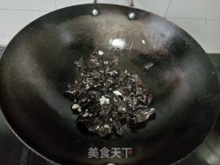 青椒炒黑木耳的做法步骤：3