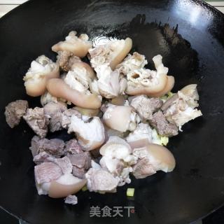 沙姜焗猪脚的做法步骤：7