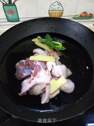 沙姜焗猪脚的做法步骤：1