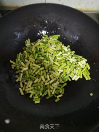 蒜苔炒鸡蛋的做法步骤：4