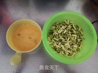 蒜苔炒鸡蛋的做法步骤：2