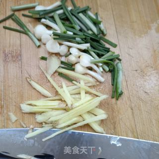 野葱韩式辣海蟹的做法步骤：2