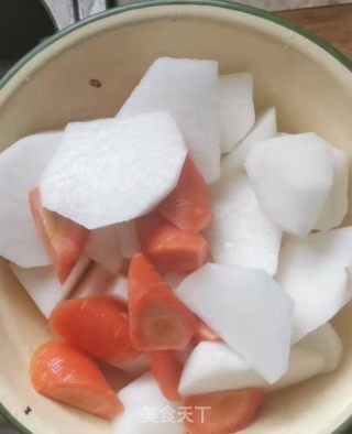 萝卜烧牛肉的做法步骤：1