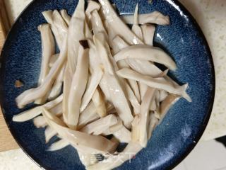 凉拌手撕杏鲍菇的做法步骤：2