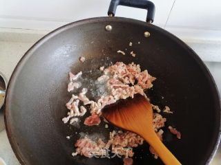 芦蒿炒肉丝的做法步骤：4