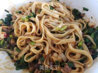 蒜苗肉沫炸酱面的做法步骤：5