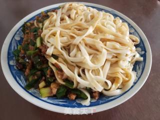 蒜苗肉沫炸酱面的做法步骤：4