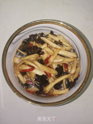 小炒海鲜菇的做法步骤：4
