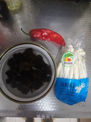 小炒海鲜菇的做法步骤：1