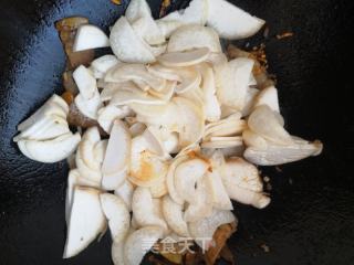 杏鲍菇尖椒炒肉的做法步骤：6
