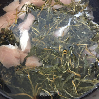 苦菜煲瘦肉的做法步骤：3