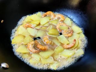 土豆辣子炒虾的做法步骤：8