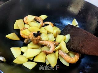 土豆辣子炒虾的做法步骤：7