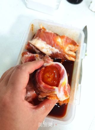 超简单又好吃的咸蛋黄叉烧的做法步骤：4