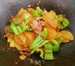 肉炒尖椒土豆片的做法步骤：5