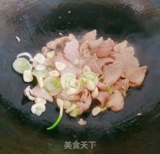 肉炒尖椒土豆片的做法步骤：2
