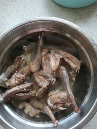 鸽子汤的做法步骤：1