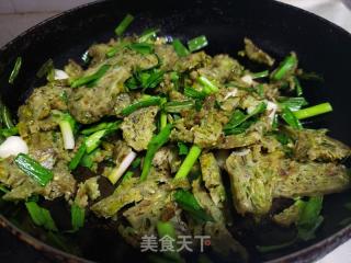 蒜苗炒榆钱窝窝头的做法步骤：4