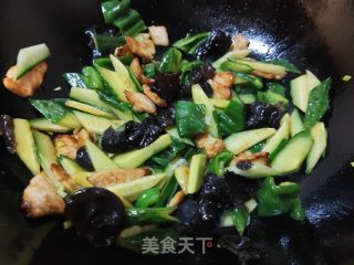 青椒黄瓜炒肉片的做法步骤：9