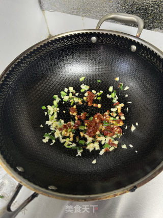 口蘑香肠蒸粉丝的做法步骤：6