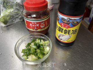口蘑香肠蒸粉丝的做法步骤：5
