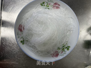 口蘑香肠蒸粉丝的做法步骤：3