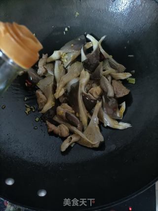 平菇炒肉片的做法步骤：8