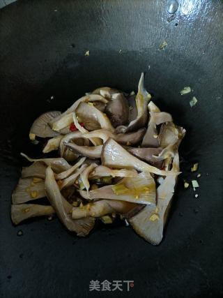 平菇炒肉片的做法步骤：6