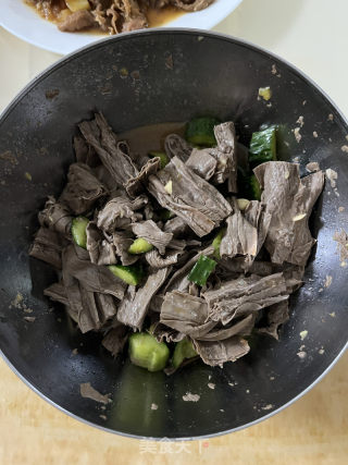 黑腐竹拌黄瓜的做法步骤：6