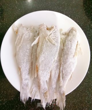 干炸小黄鱼的做法步骤：5