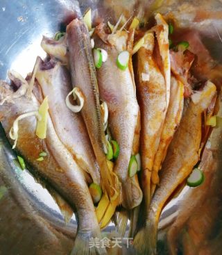 干炸小黄鱼的做法步骤：2