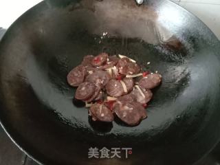 葱香腊肠的做法步骤：3