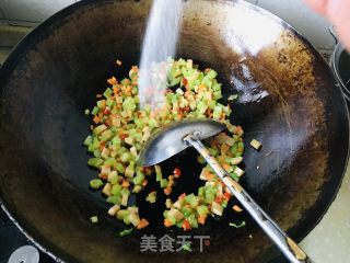 什锦酱油炒饭的做法步骤：5
