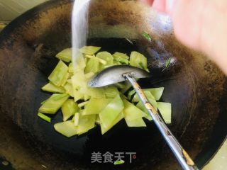青笋过油肉的做法步骤：4