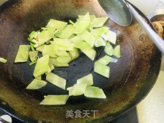 青笋过油肉的做法步骤：3