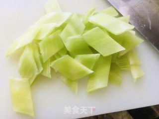 青笋过油肉的做法步骤：2