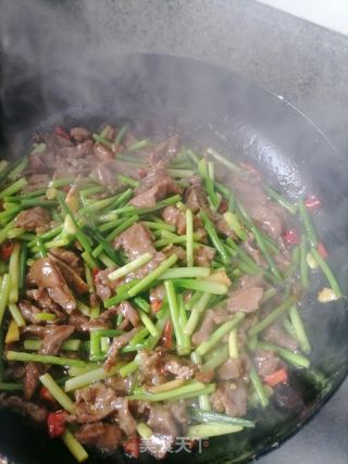 蒜苔炒牛肉的做法步骤：6