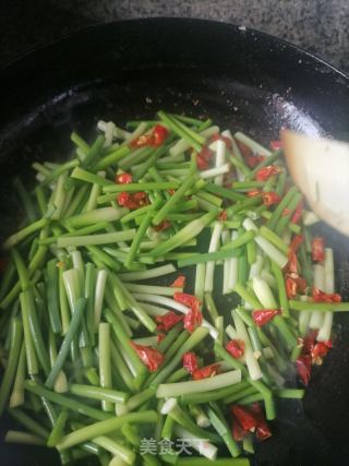 蒜苔炒牛肉的做法步骤：4