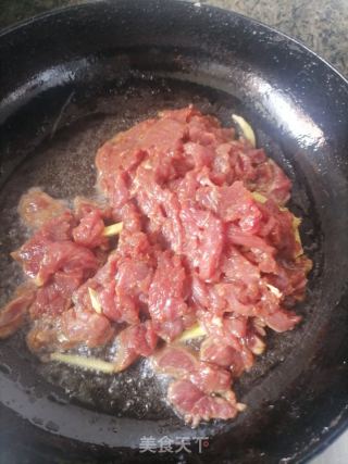 蒜苔炒牛肉的做法步骤：3