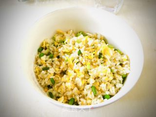 鸡蛋蒜苔炒二米饭的做法步骤：8