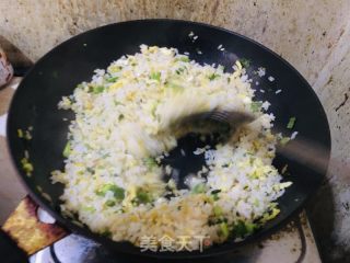 鸡蛋蒜苔炒二米饭的做法步骤：7