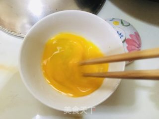 鸡蛋蒜苔炒二米饭的做法步骤：3