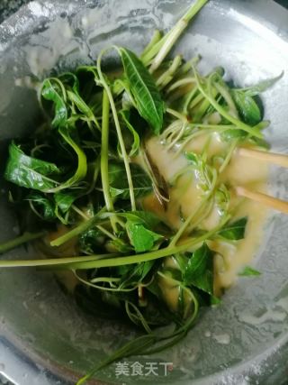 炸香椿芽的做法步骤：4