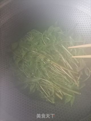 炸香椿芽的做法步骤：2