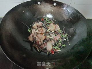 蕨菜炒腊肉的做法步骤：7