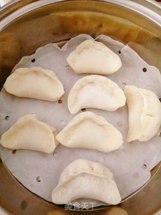 烫面猪肉胡萝卜馅蒸饺的做法步骤：9