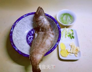 清蒸鲽鱼的做法步骤：1
